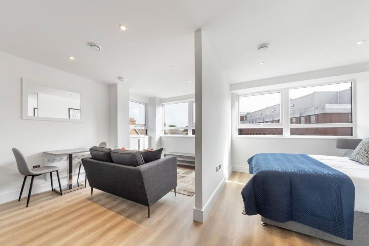 Bright Contemporary Studio In East Grinstead Esterno foto